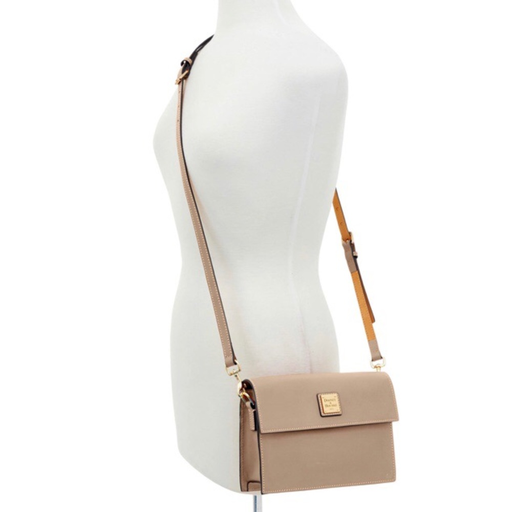 *SOLD* Dooney & Bourke East/West Leather Crossbody - Picture 4 of 7